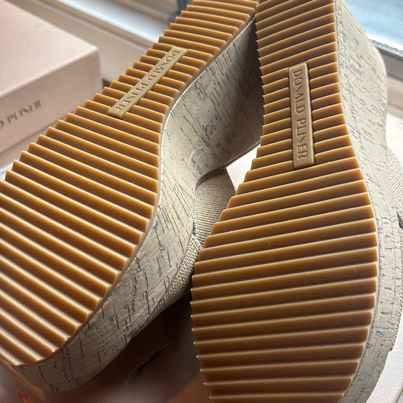 New in box Donald pliner women’s wedge shoe size 6 - Picture 5 of 5